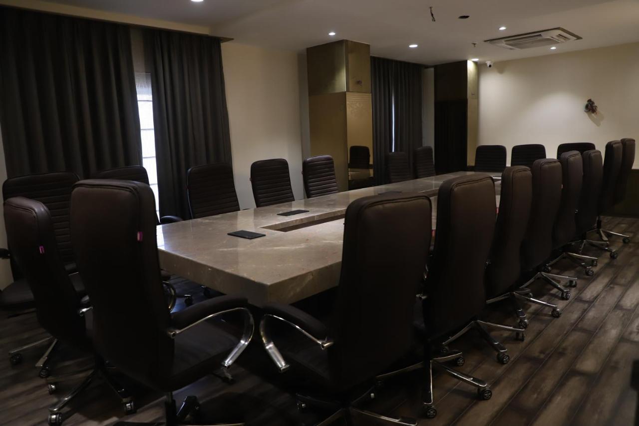 The Royal Class Hotel Gwalior Exterior photo
