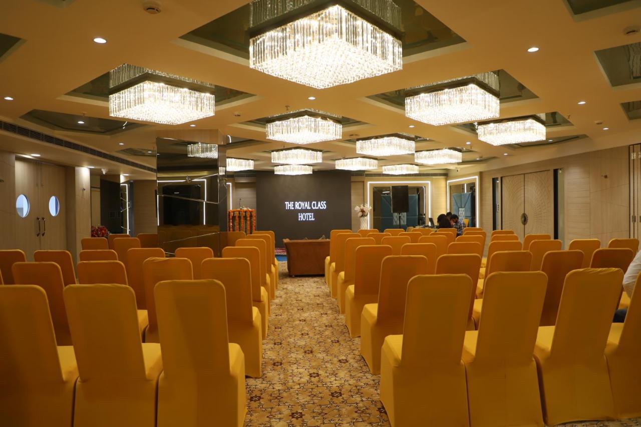 The Royal Class Hotel Gwalior Exterior photo