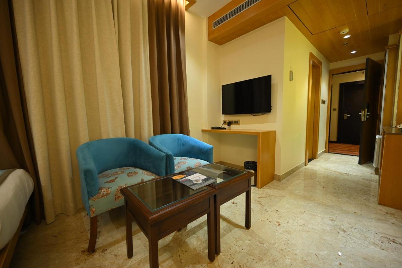 The Royal Class Hotel Gwalior Exterior photo