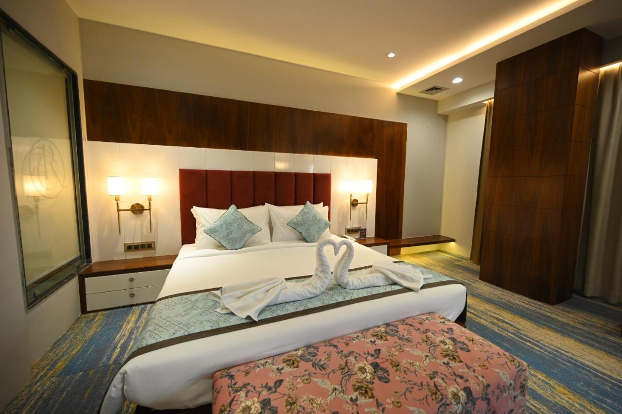 The Royal Class Hotel Gwalior Exterior photo
