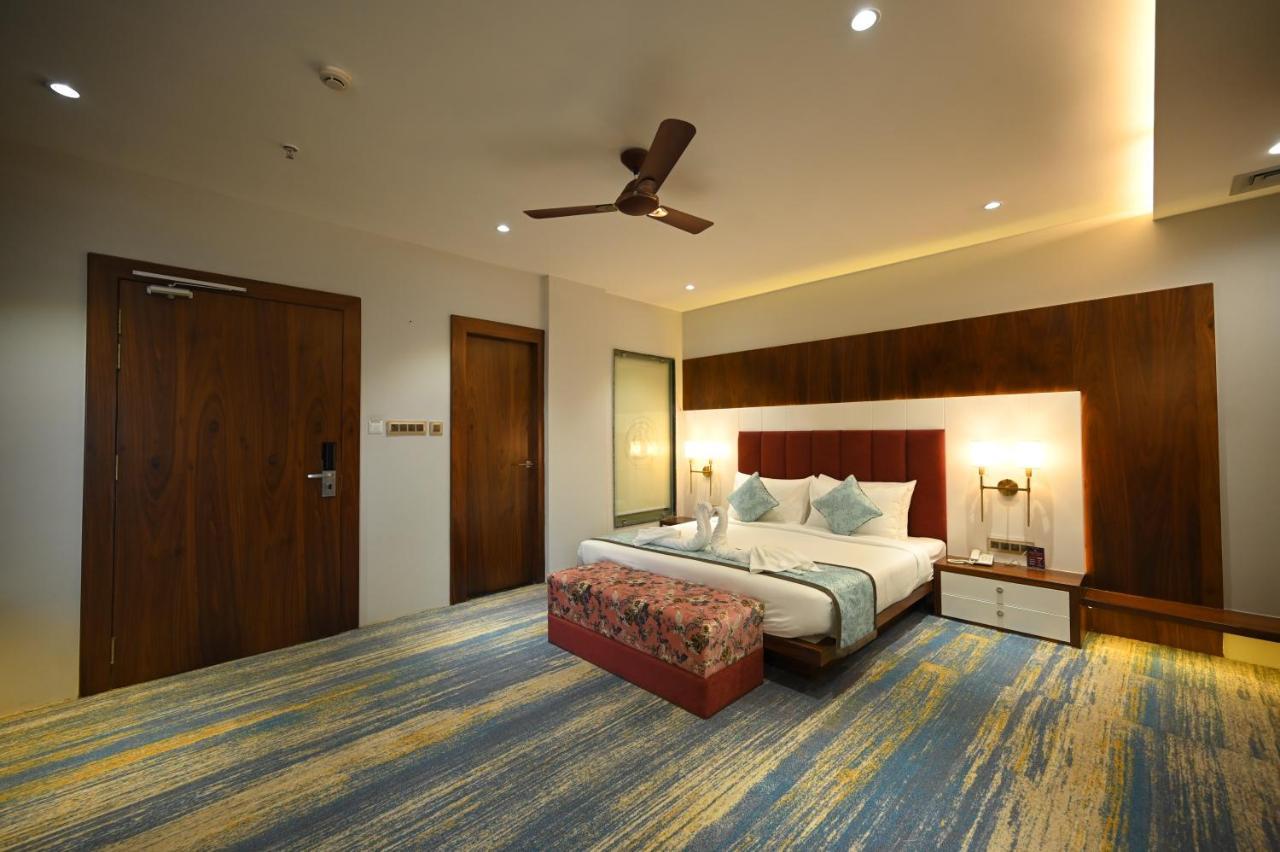 The Royal Class Hotel Gwalior Exterior photo